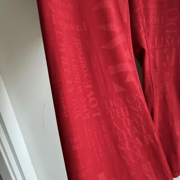 LULULEMON Wunder Under Leggings Red MANIFESTO EMBOSSED Sz 6 Or Small - Picture 3 of 7